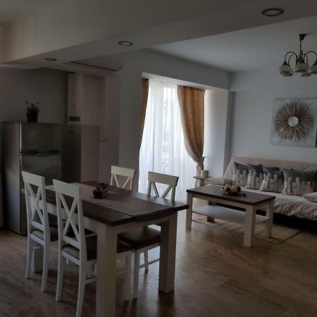 Apartament 2 Camere Ultracentral Рымнику-Вылча Экстерьер фото